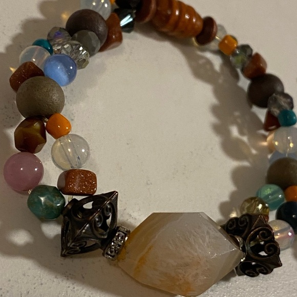 Colorful Hand made Beaded Bracelets Set with quartz and shell and bee charm - Picture 5 of 12